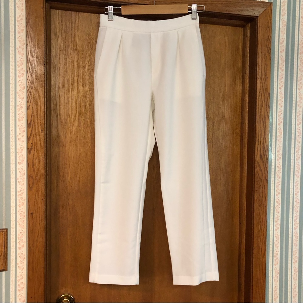 Summer White Pants 🤍